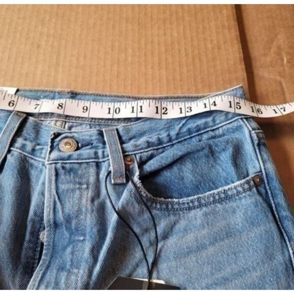 Levi's Premium Wedgie Jeans Size 30 Straight Fit Raw Hem Button Fly High Rise - Picture 9 of 12